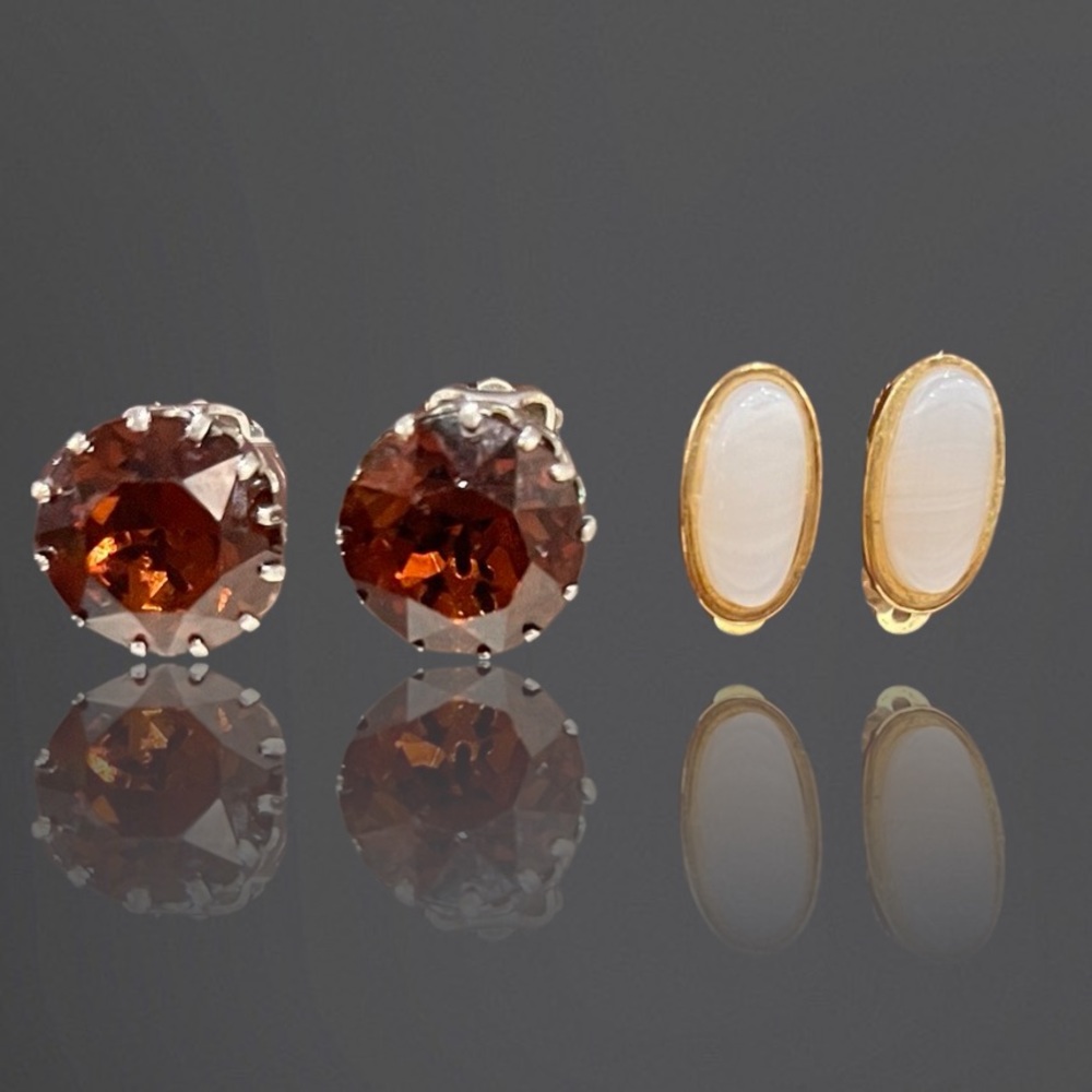 Lot of 2 Vintage Stud Clip-on Earrings in Ivory & Dark Amber